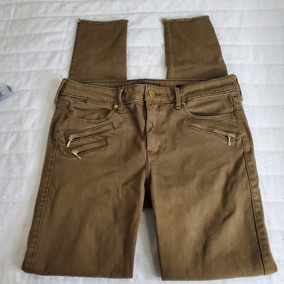 Abercrombie Low Rise Super Skinny Pants with Zippers, Signature Collection - Picture 5 of 16